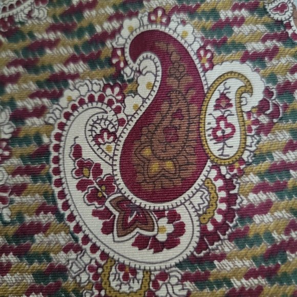 Liberty of London Burgundy Green Paisley Print Silk Tie 56 x 3.5 - Picture 9 of 9